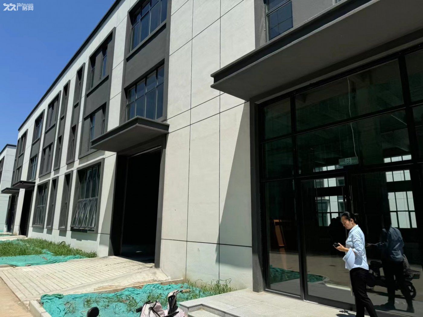 个人标准厂房出租,地理位置优越,花园式厂房,交通便利